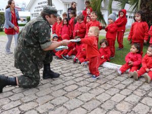 visita escolas - semana do exrcito 21